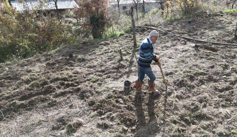 82 yaşındaki emekli mali müşavir, yaptığıyla gençlere de yaşıtlarına da örnek 6